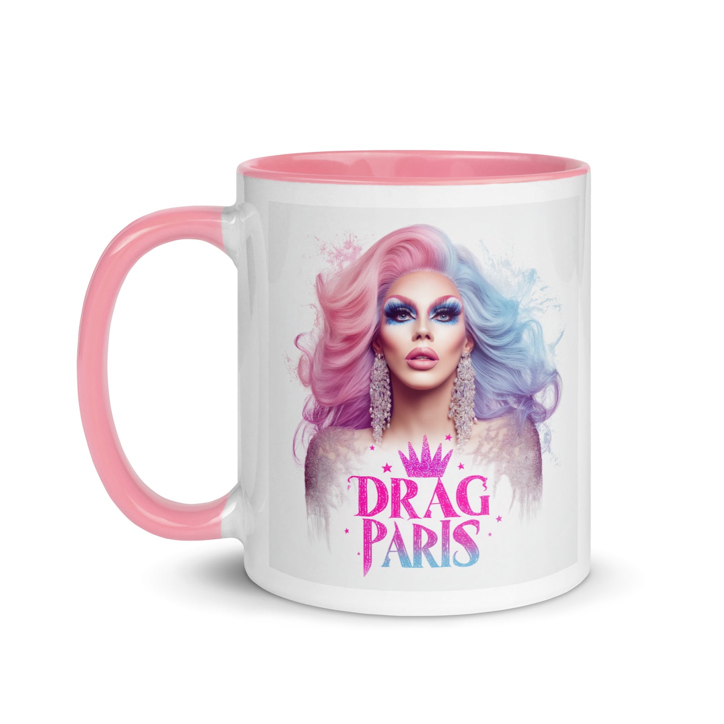 Illustration glamour drag queen pastel avec texte Drag Paris sur mug blanc